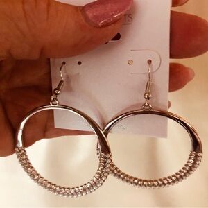 HAPPY NEW YEAR 🥂🎉 Elegant Silver Hoop Earrings